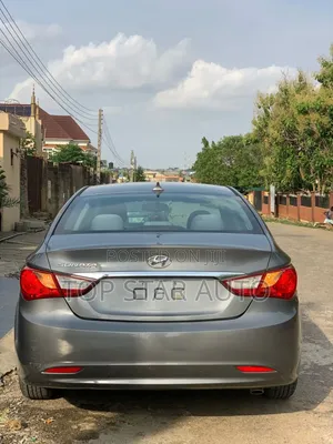 Photo - Hyundai Sonata GLS Sedan FWD (2.4L 4cyl 6A) 2013 Gray