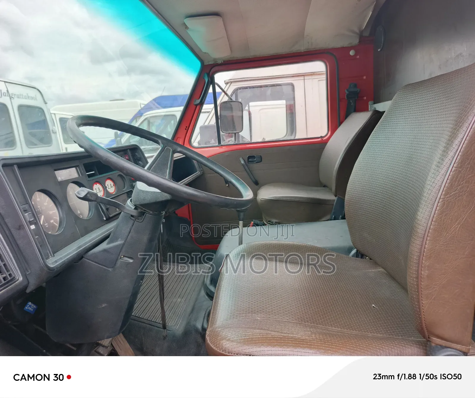 Volkswagen LT 2000 Red
