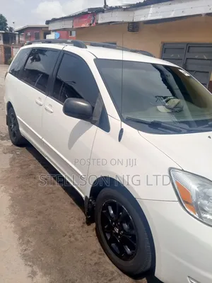 2005 Toyota Sienna for Rent.