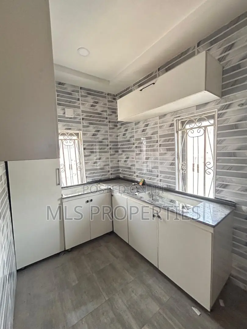 2bdrm Duplex in Apo for sale