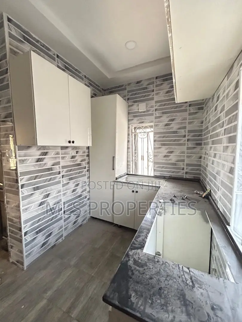 2bdrm Duplex in Apo for sale
