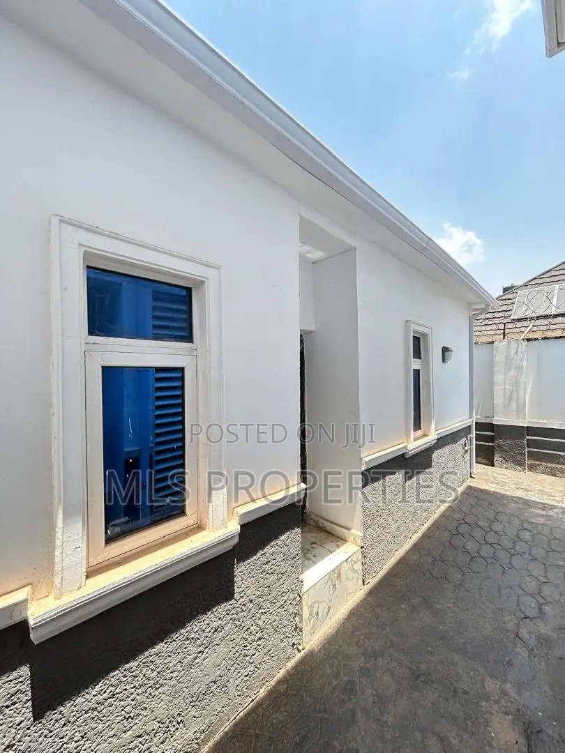 2bdrm Duplex in Apo for sale