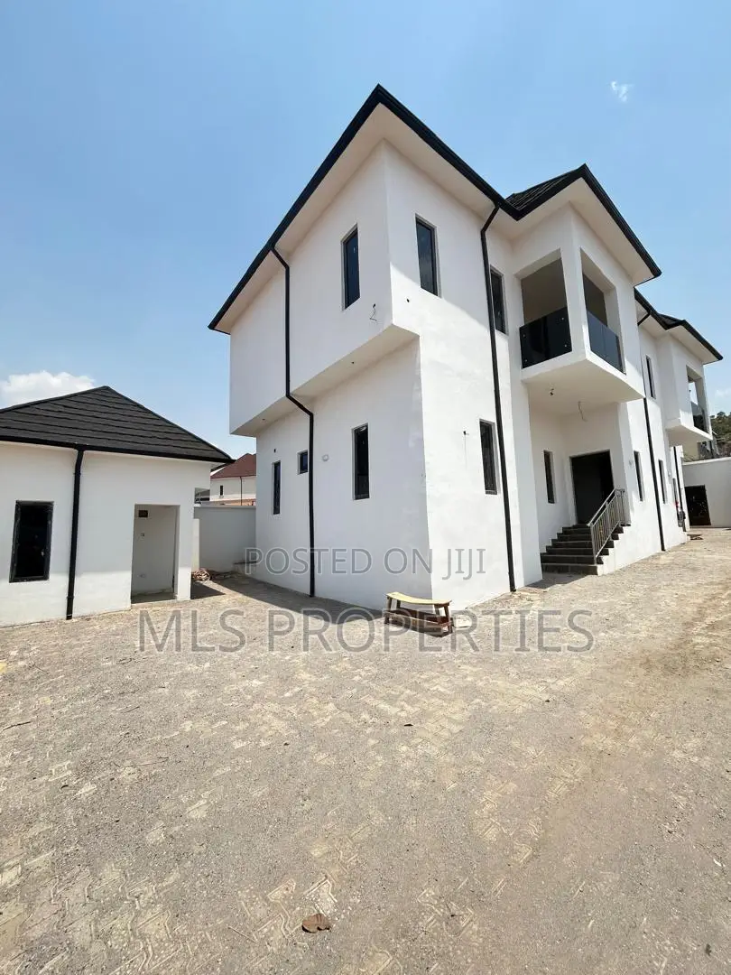2bdrm Duplex in Apo for sale