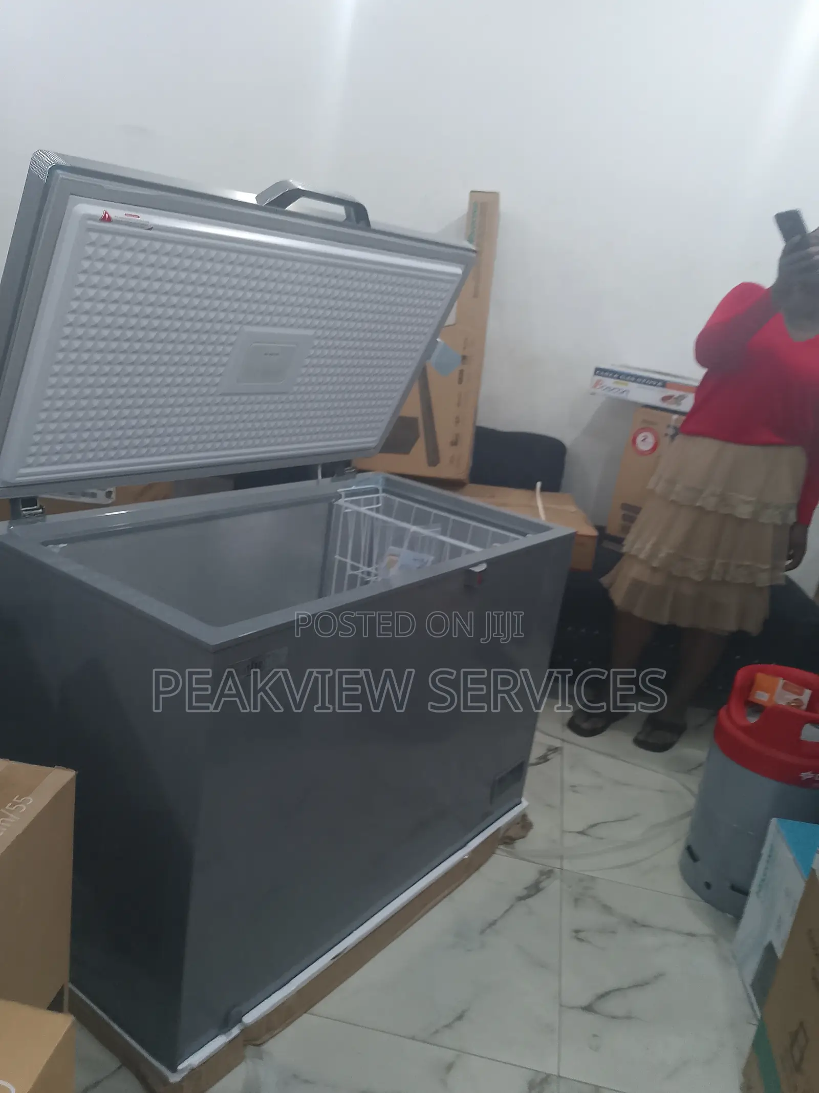 Spacious 300l Chest Freezer - Scanfrost Perfect for Storage