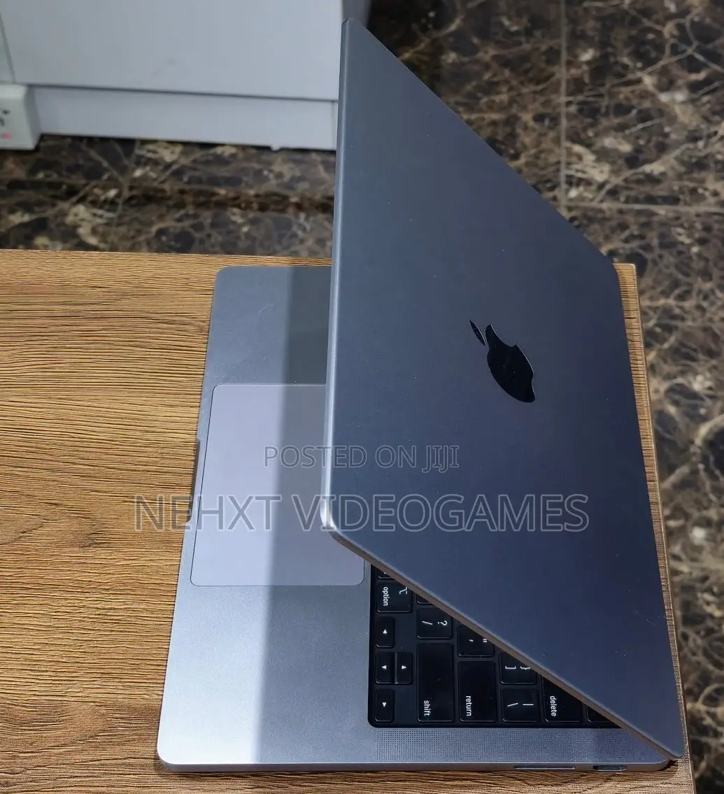 New Laptop Apple MacBook Pro 36GB Apple M3 SSD 1T