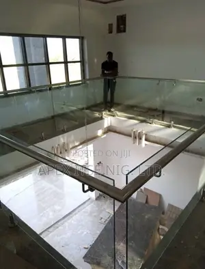 U-form Glass Balcony With Black Pipe