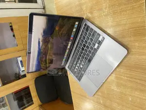 Laptop Apple MacBook Pro 2022 M2 8GB Apple M2 SSD 256GB