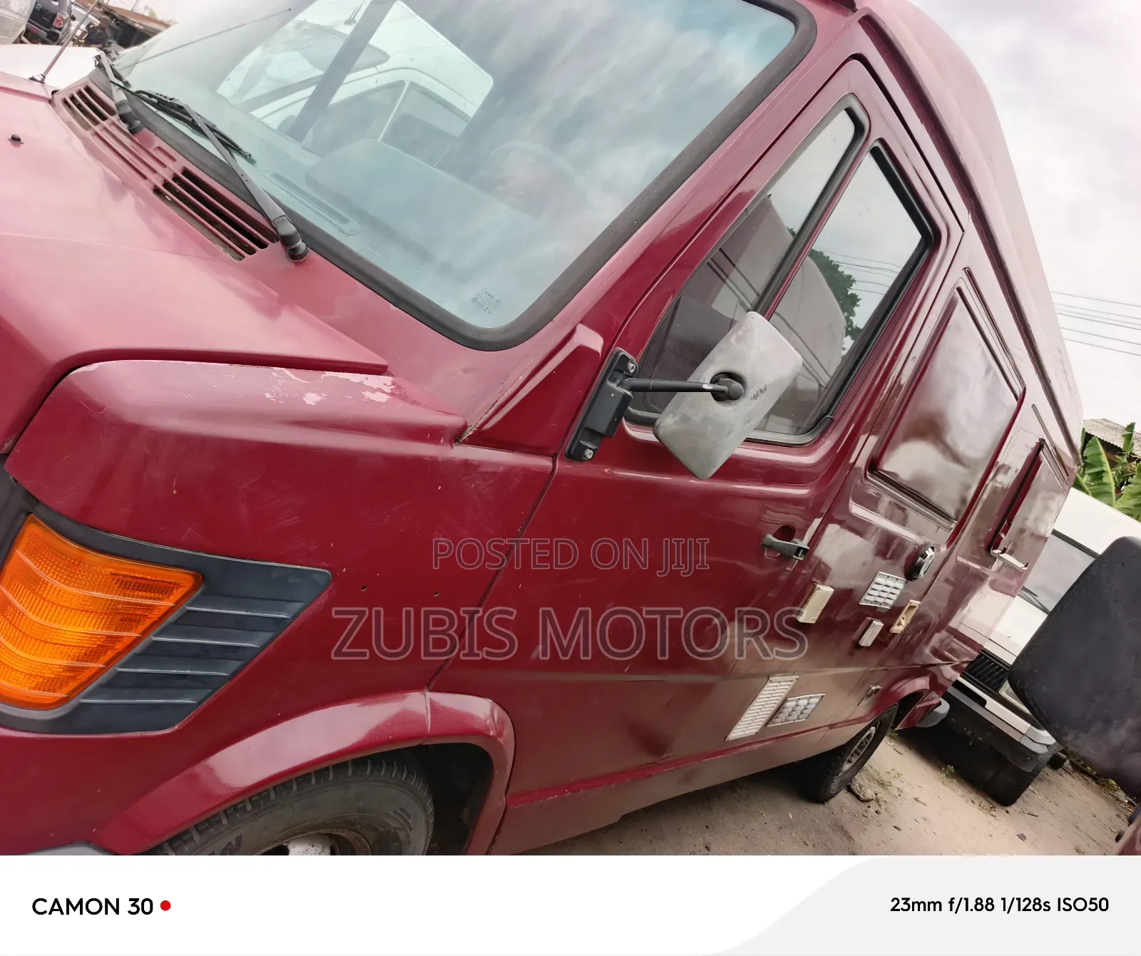 Mercedes-Benz T2 2000 Red