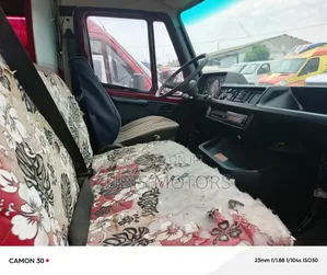Mercedes-Benz T2 2000 Red