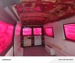 Mercedes-Benz T2 2000 Red