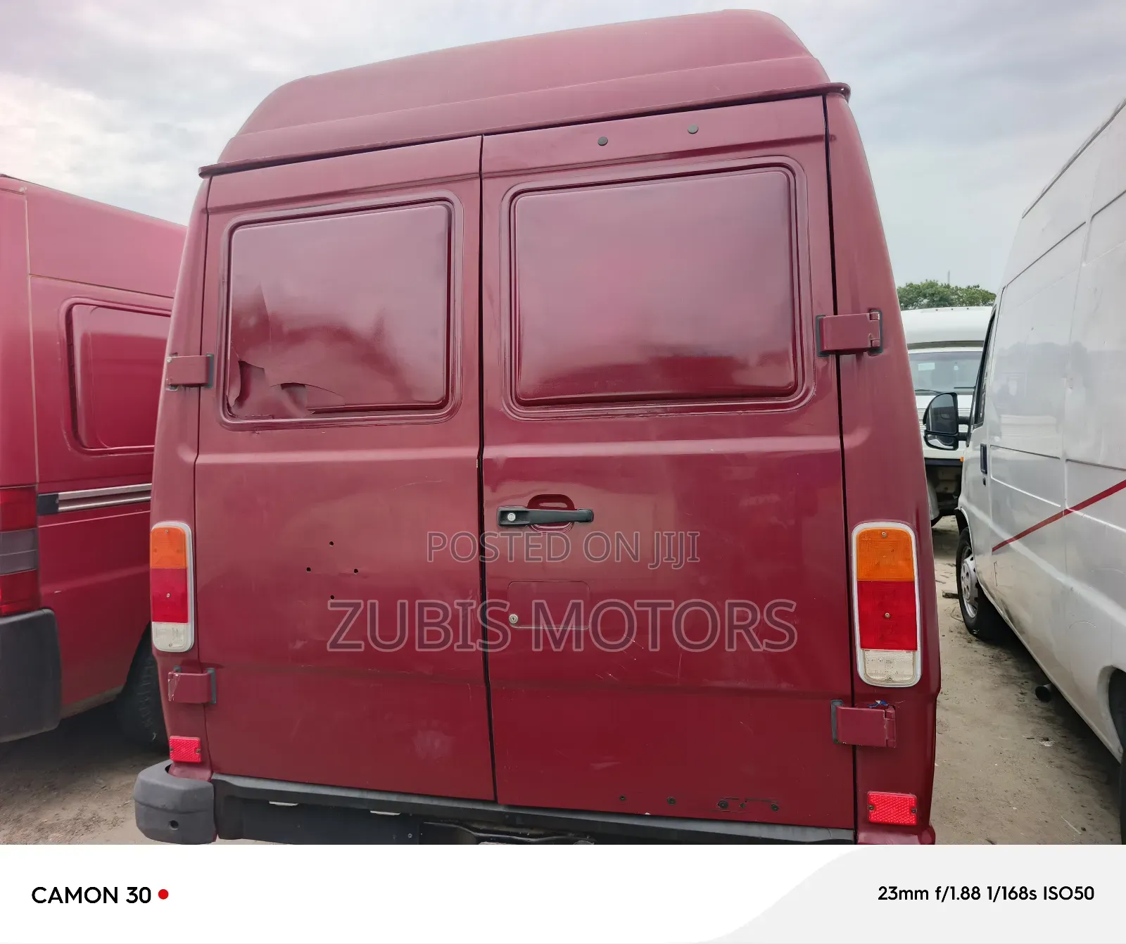 Mercedes-Benz T2 2000 Red