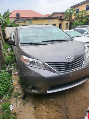 Toyota Sienna XLE 8-Passenger 4dr Minivan (3.5L 6cyl 6A) 2014 Green