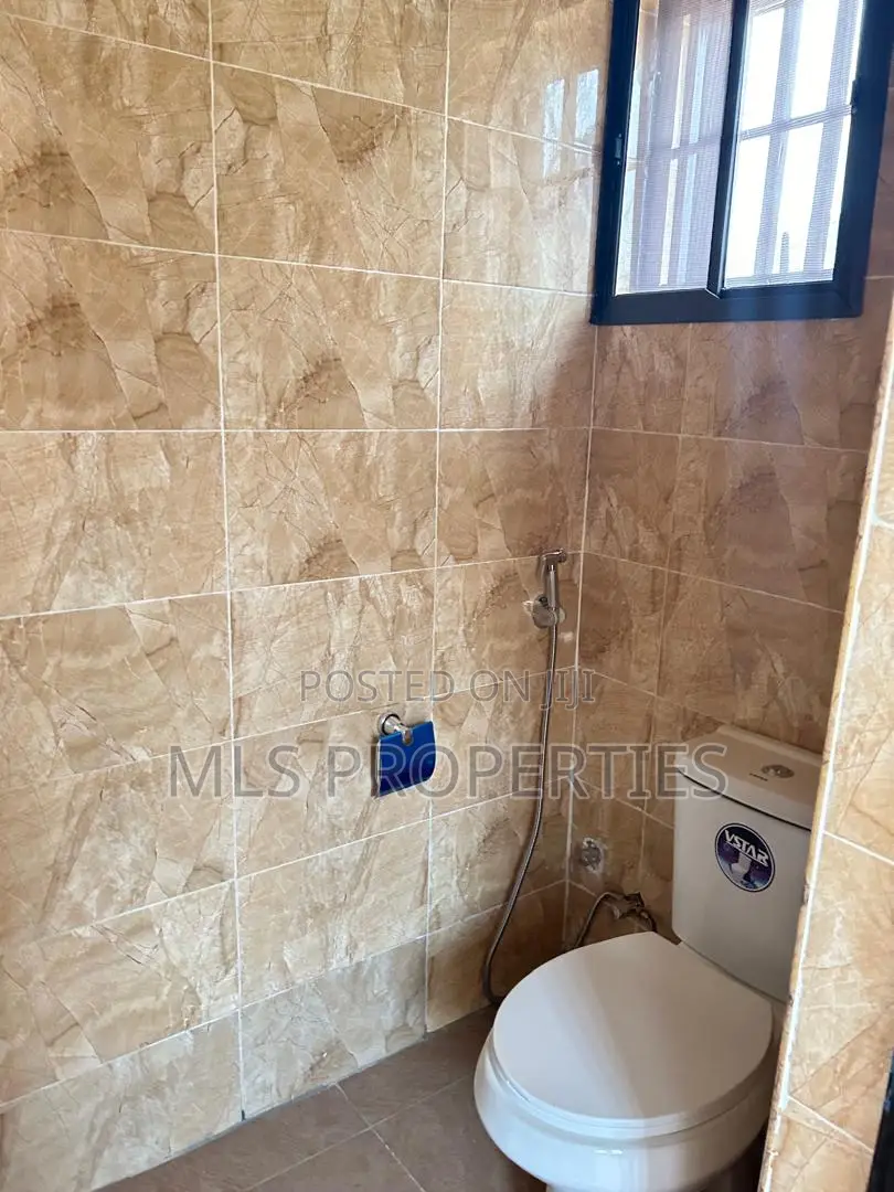 4bdrm Duplex in Wasa for rent