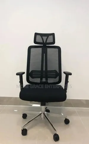Ergonomic Swivel Office Chair With Mesh Back.