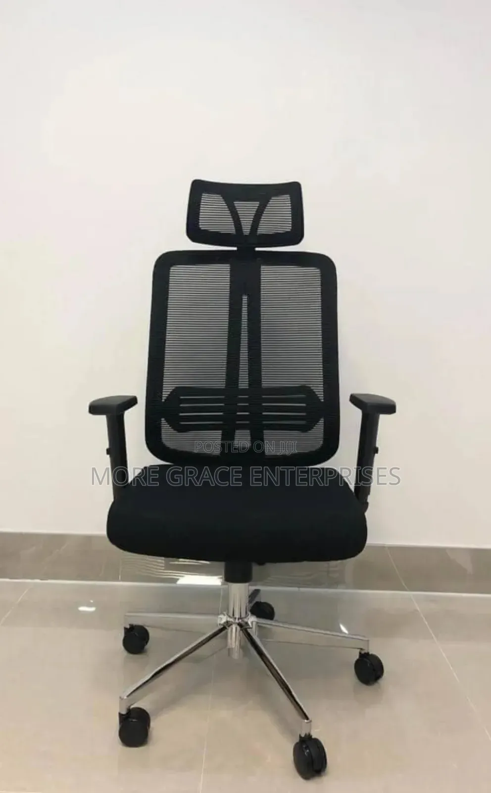 Ergonomic Swivel Office Chair With Mesh Back.