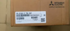 £ ___1hp Mitsubishi D700 220v