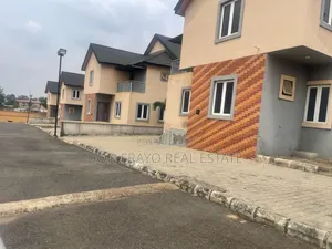 5bdrm Duplex in Agodi Gra for sale