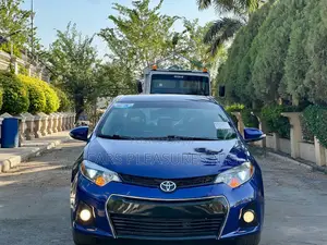 Photo - Toyota Corolla 2015 Blue