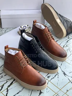 Brown-soled Ankle Shoes