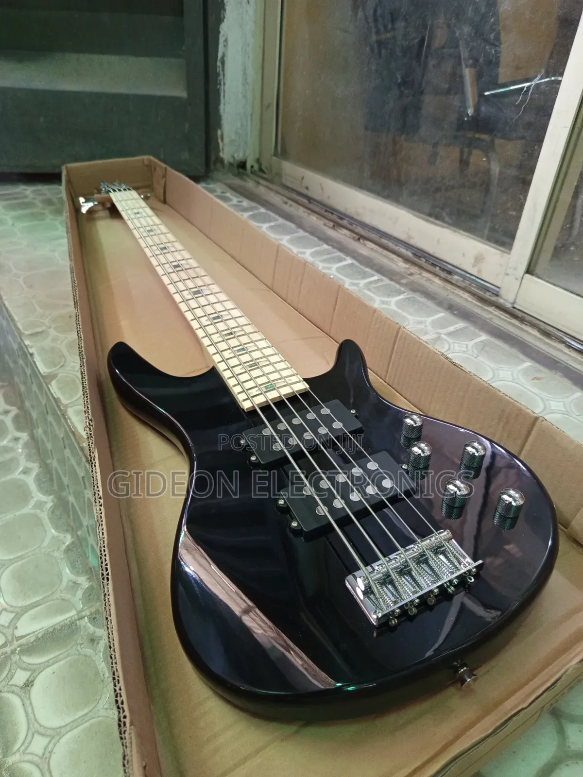Ibanez Active 5strings Bass Guitar