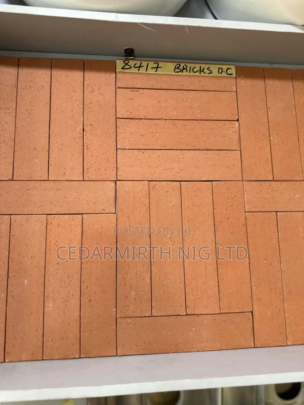 Bricks ( Cedar ) Vin M