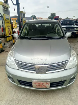 Nissan Versa 2005 Gray