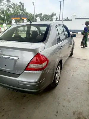 Nissan Versa 2005 Gray