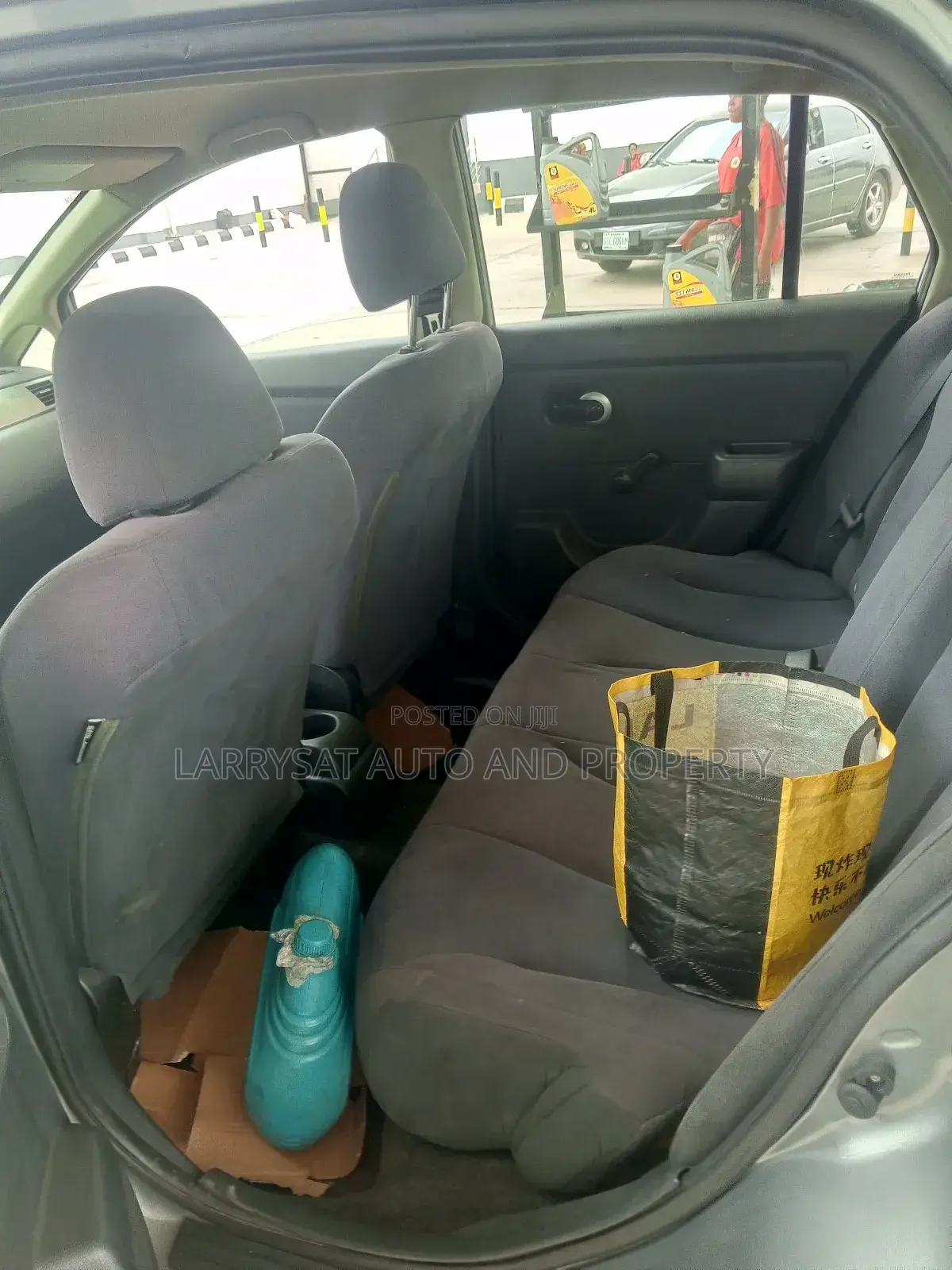 Nissan Versa 2005 Gray