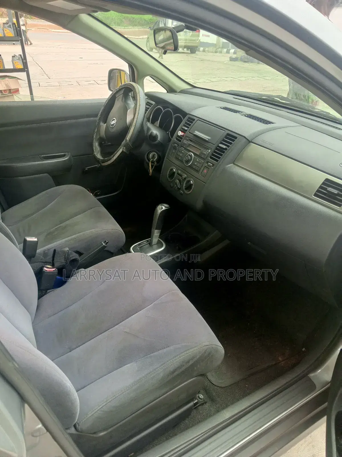 Nissan Versa 2005 Gray