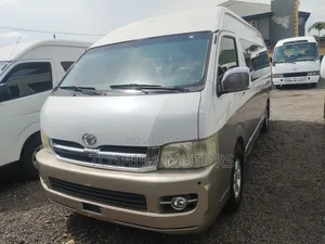 Toyota HiAce 2016 White
