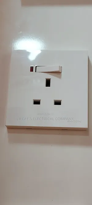 Boton Uk 13 Amps White Single Socket