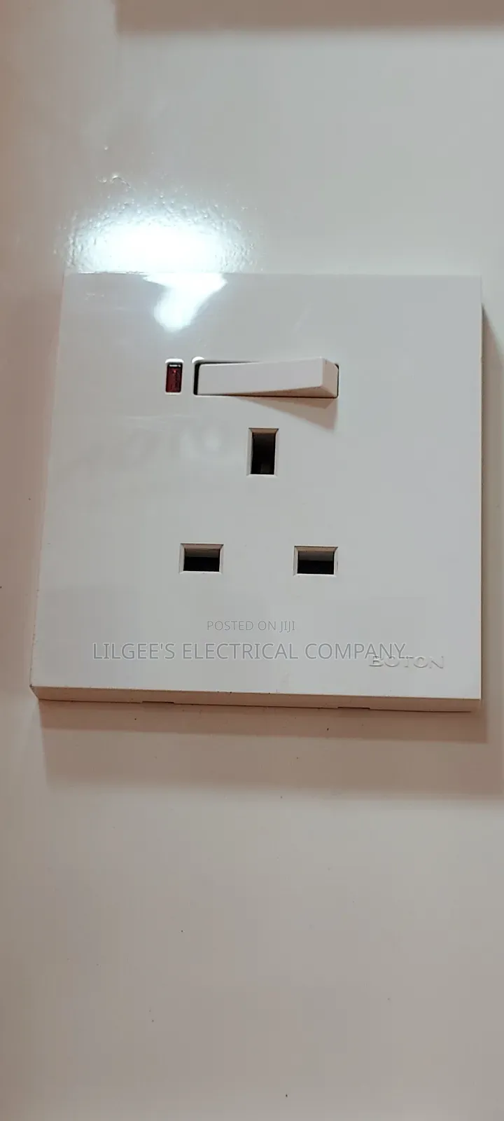 Boton Uk 13 Amps White Single Socket