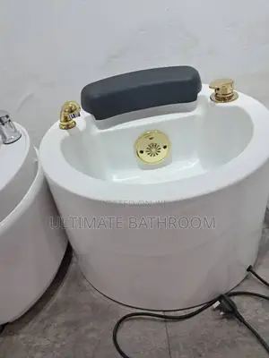 Round Shape White And Gold Pedicure Bowl