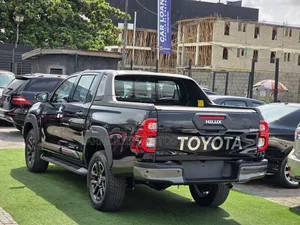 New Toyota Hilux 2025 Black