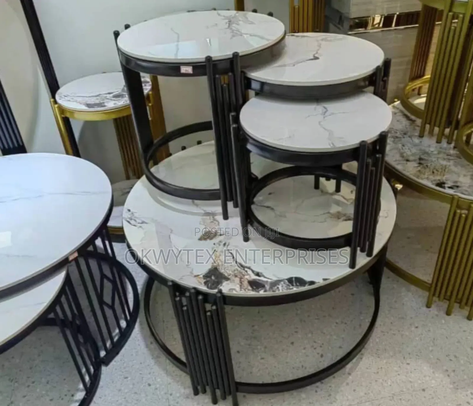 Original High Quality Center Table With Side Stools