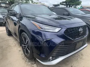Toyota Highlander XSE 2021 Blue