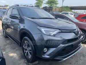 Photo - Toyota RAV4 2018 Gray
