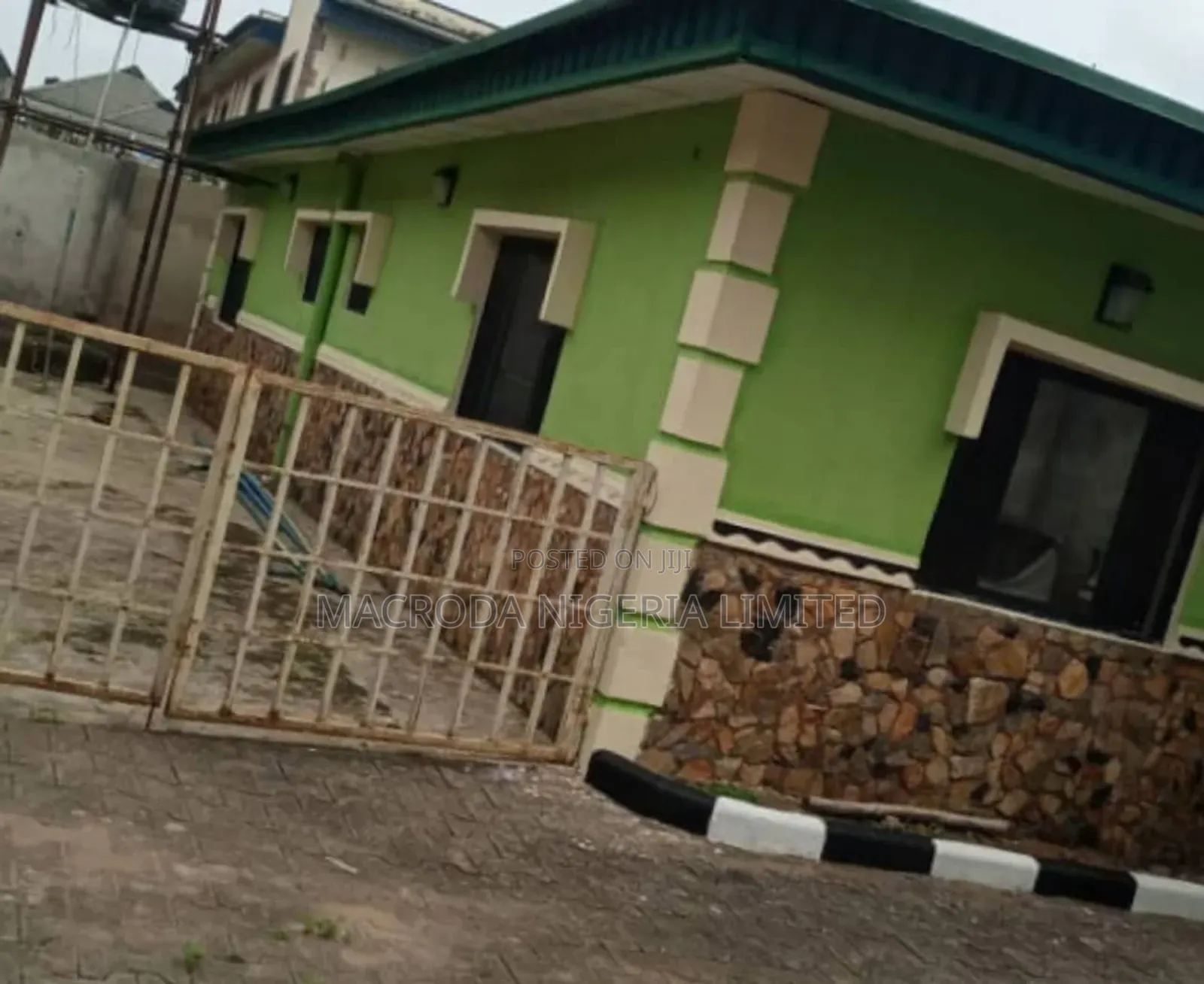 4bdrm Bungalow in Happy Way Estate, Baruwa for sale