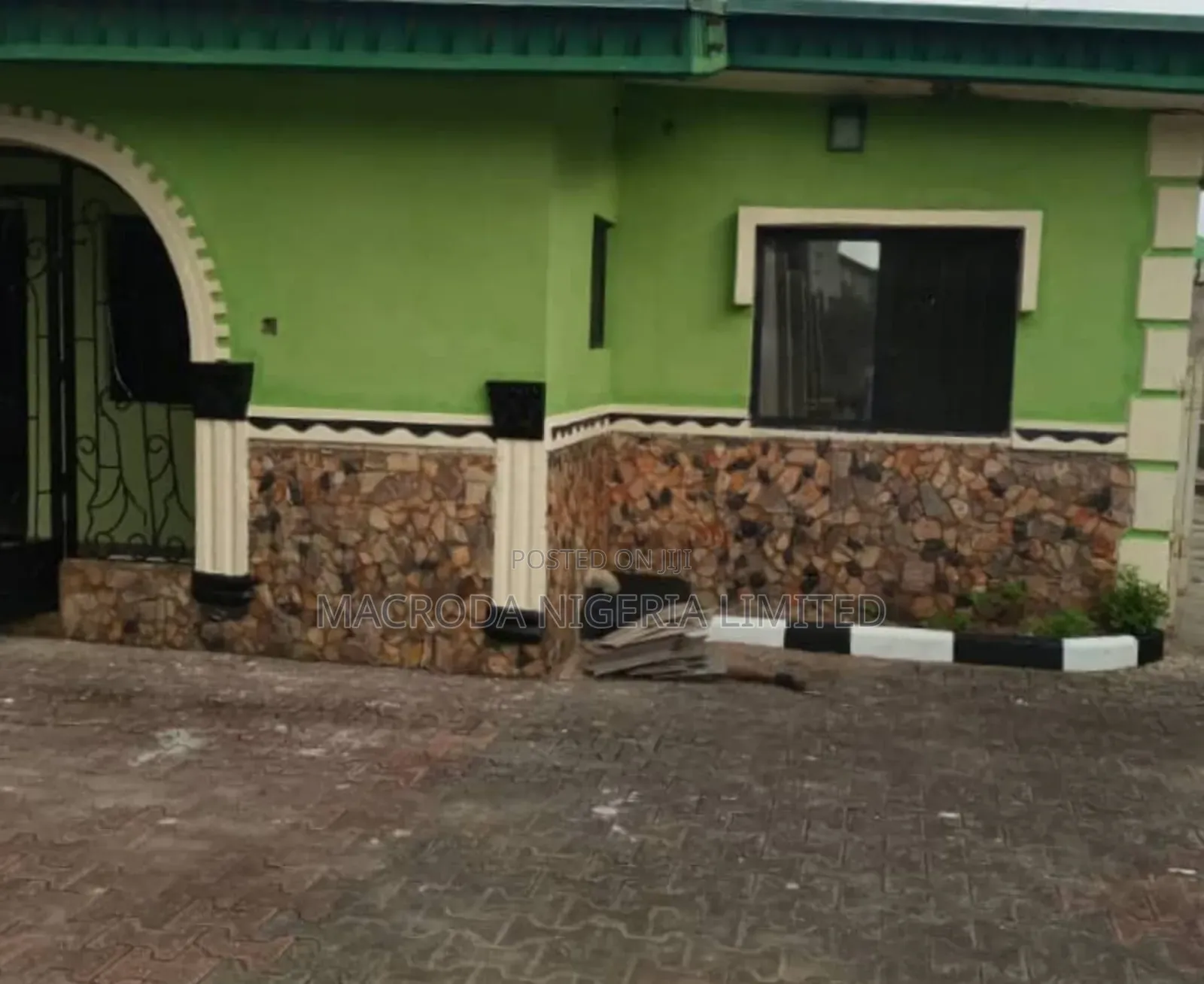 4bdrm Bungalow in Happy Way Estate, Baruwa for sale