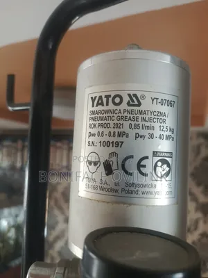 Pneumatic Grease Injector