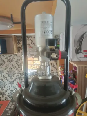 Pneumatic Grease Injector