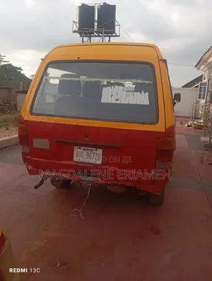 Nissan Vanette 2010 Red