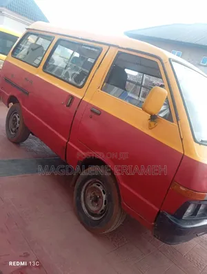 Nissan Vanette 2010 Red