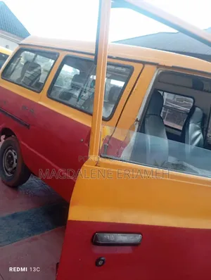 Nissan Vanette 2010 Red