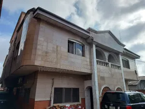 13bdrm Duplex in Off Oba Akran for sale