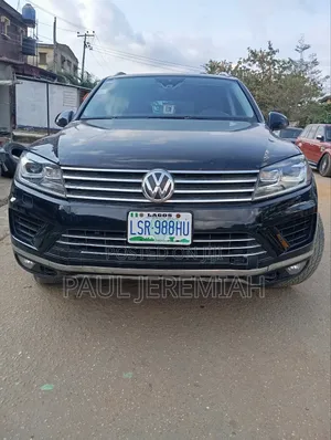 Photo - Volkswagen Touareg 2016 Black
