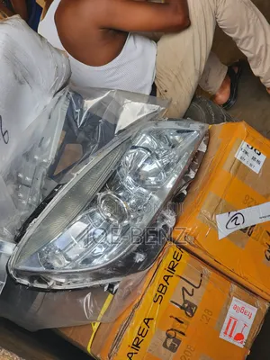 C300 2010 Right Side Headlight