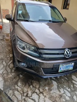 Photo - Volkswagen Tiguan S 2013 Brown