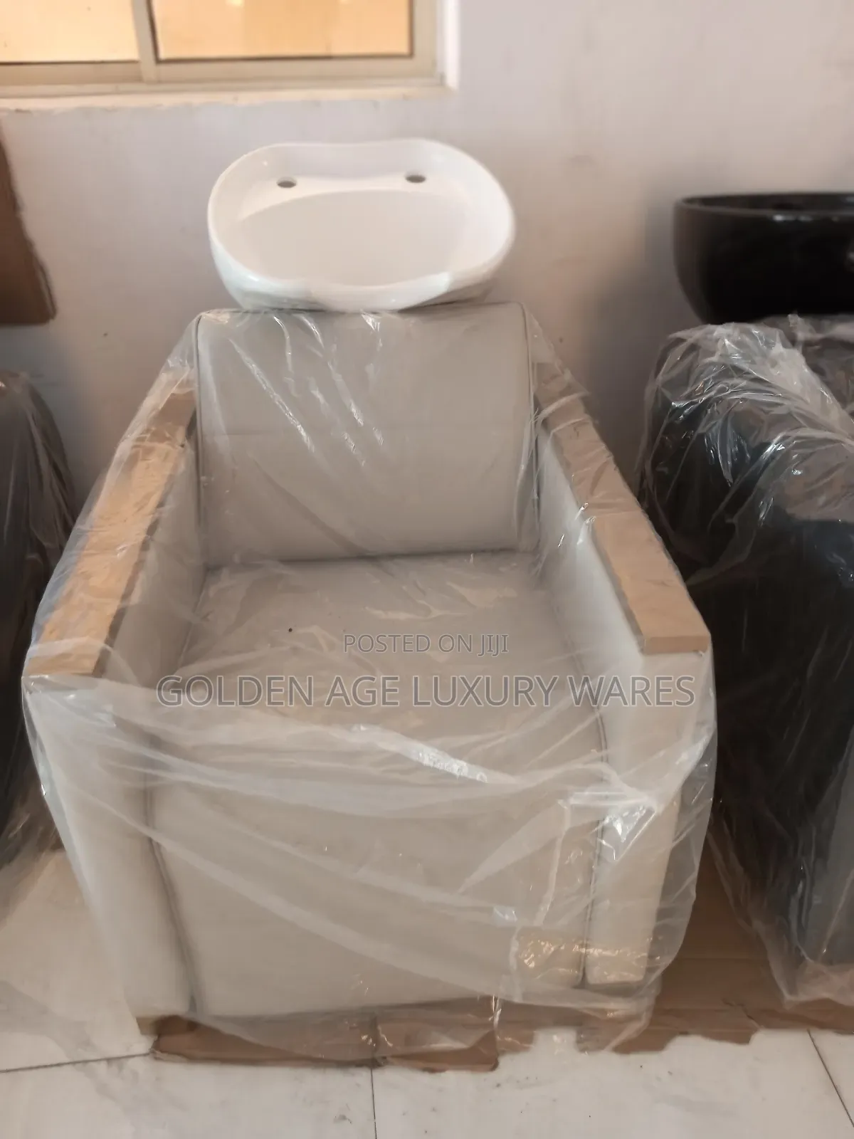 Saloon Basin With Chair