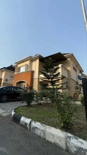 Furnished 4bdrm Duplex in Near Golf Estate , for sale